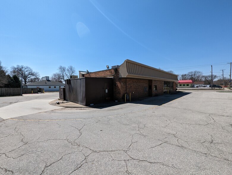 More Photos Of 4105 SW 9th St, Des Moines Fast Food For Sale