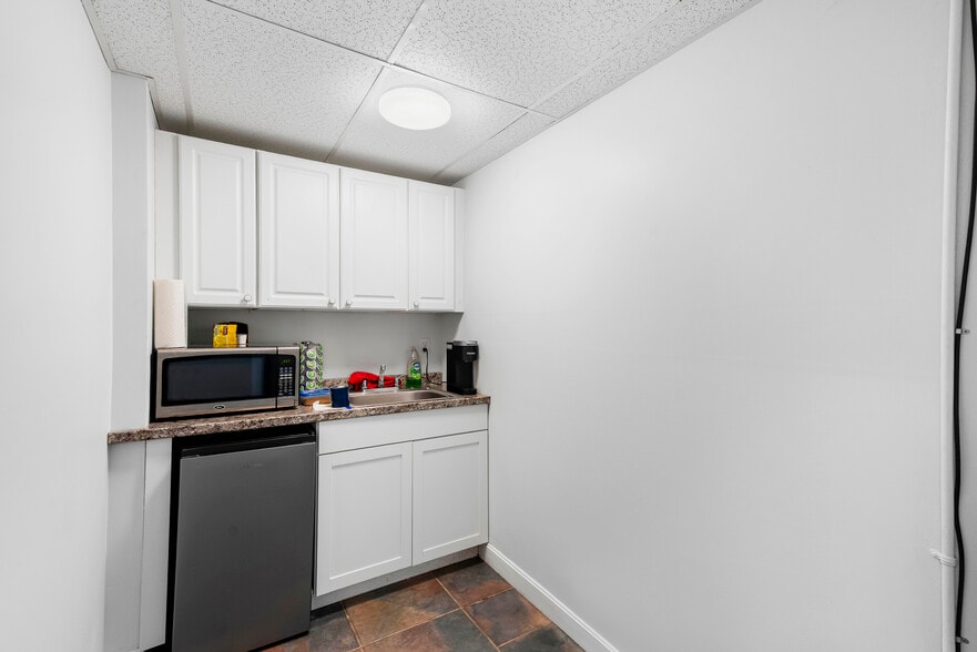 More Photos Of 984 Charles St, North Providence Office For Sale