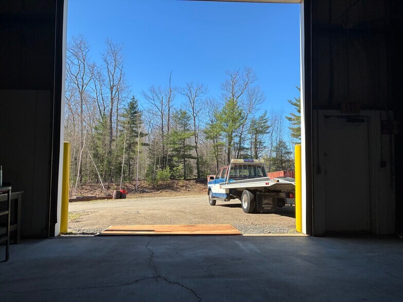 More Photos Of 185 Lafayette Rd, North Hampton Warehouse For Lease