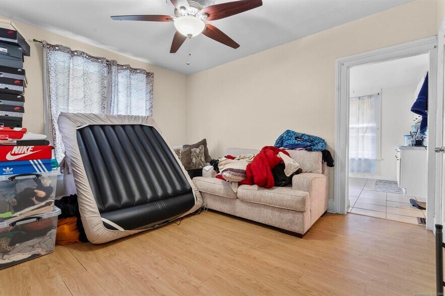 More Photos Of 39 Jane St, Bridgeport Apartments For Sale