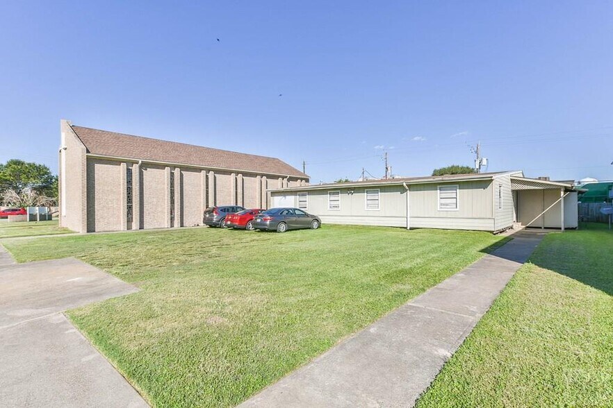 More Photos Of 426 Winnie, Galveston Religious Facility For Lease