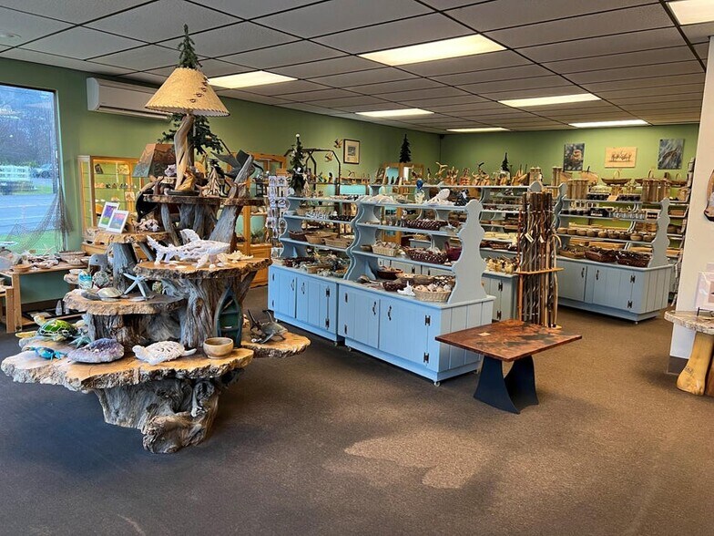 More Photos Of 903 Garibaldi Ave, Garibaldi Freestanding For Sale