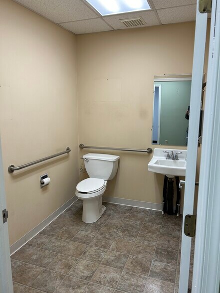 More Photos Of 555 2nd Ave, Collegeville Medical For Lease