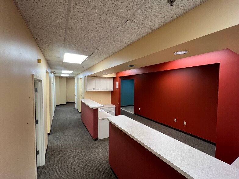 More Photos Of 7910-7938 Wolf River Blvd, Germantown Storefront Retail Office For Lease