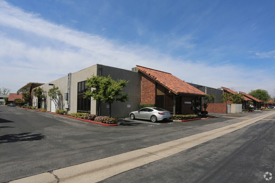 More Photos Of 245 Fischer Ave, Costa Mesa Light Manufacturing For Lease