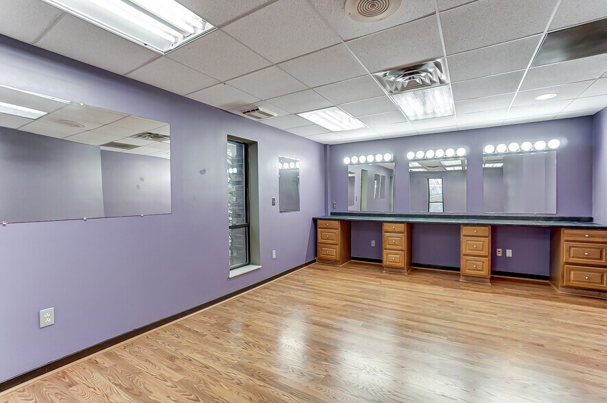 More Photos Of 47 E Wilson Bridge Rd, Columbus Office For Lease