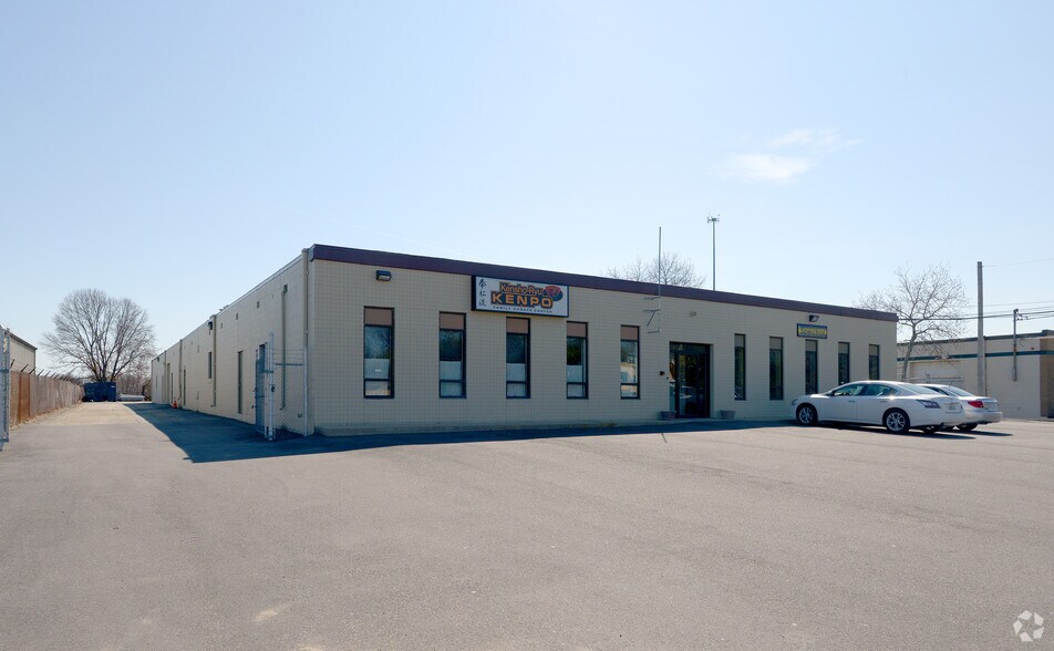 More Photos Of 50 Minnesota Ave, Warwick Warehouse For Lease