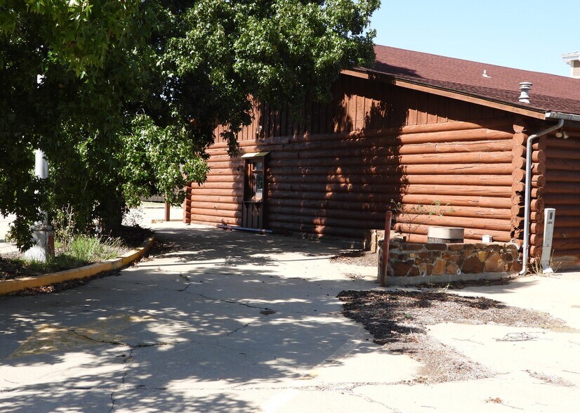 More Photos Of 2424 Williams Ave, Woodward General Retail For Sale