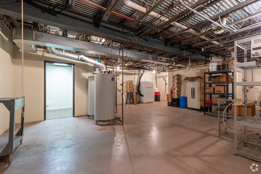 More Photos Of 1660 Fort St, Lincoln Park Bar For Sale