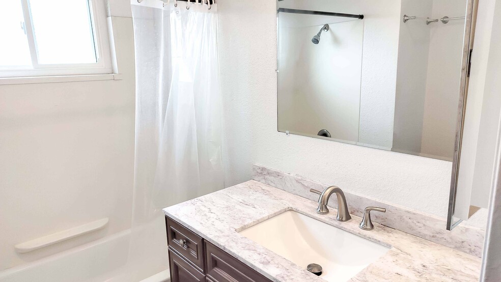 More Photos Of 1718 Crofton Ln, Escondido Apartments For Sale