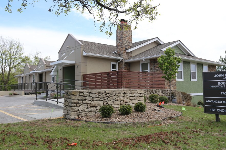 More Photos Of 2601 NE Kendallwood Pky, Gladstone Office For Lease