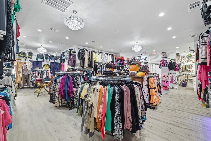 More Photos Of 450 W Harwood Rd, Hurst Freestanding For Sale