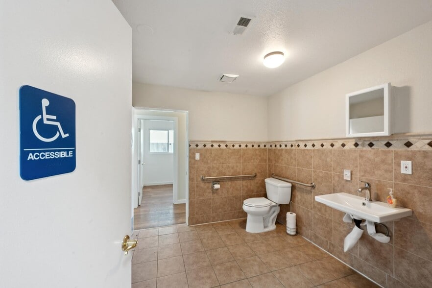 More Photos Of 2475 Bluebell Dr, Santa Rosa Industrial For Lease