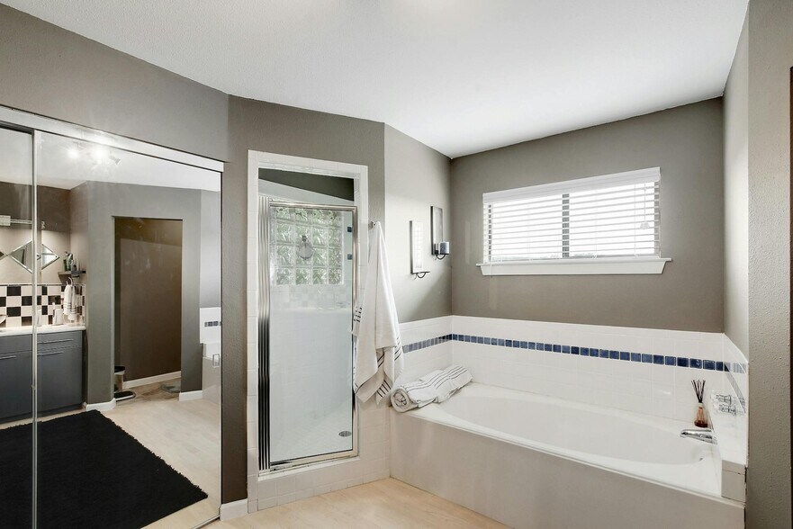 More Photos Of 21201 Kathy Ln, Spicewood Loft Creative Space For Sale