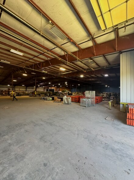 More Photos Of 1301 Industrial Park Rd, Mountain Grove Warehouse For Lease