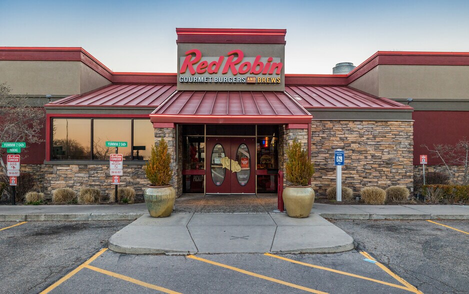 Primary Photo Of 211 W Parkcenter Blvd, Boise Restaurant For Sale
