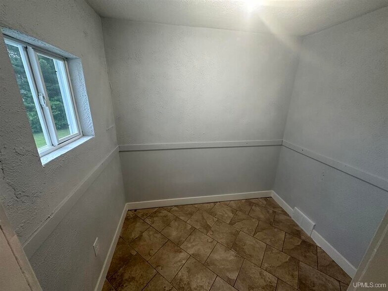 More Photos Of 19283 US Highway 41 W, Champion Light Manufacturing For Sale