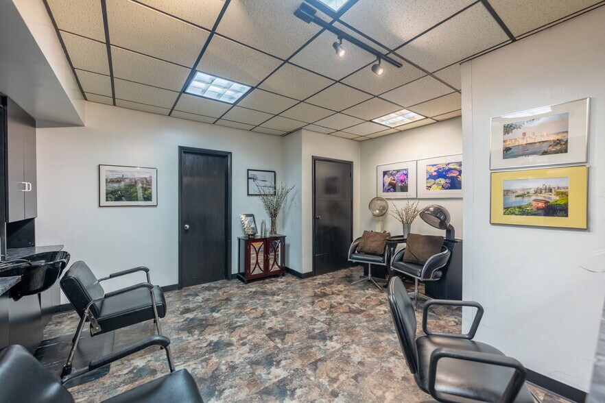 More Photos Of 733-735 Allegheny River Blvd, Verona Storefront For Sale