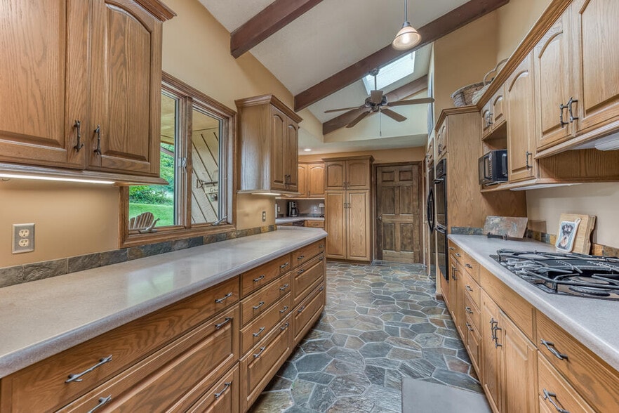 More Photos Of 19080 N Fork River Rd, Abingdon Specialty For Sale