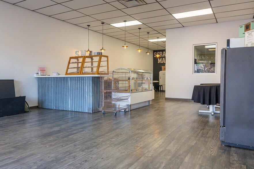 More Photos Of 112-118 SW 6th Ave, Amarillo Storefront For Lease