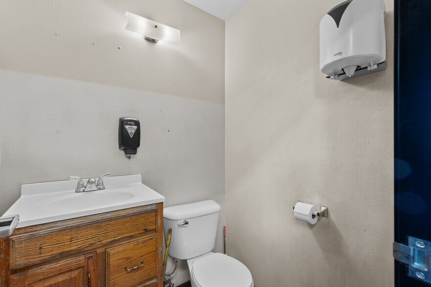 More Photos Of 12455 Branford St, Pacoima Warehouse For Sale