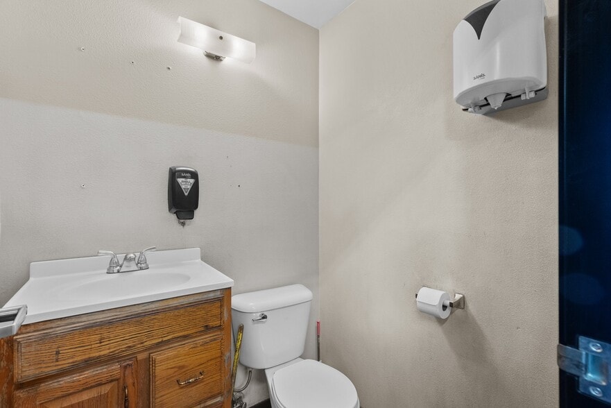 More Photos Of 12455 Branford St, Pacoima Warehouse For Sale