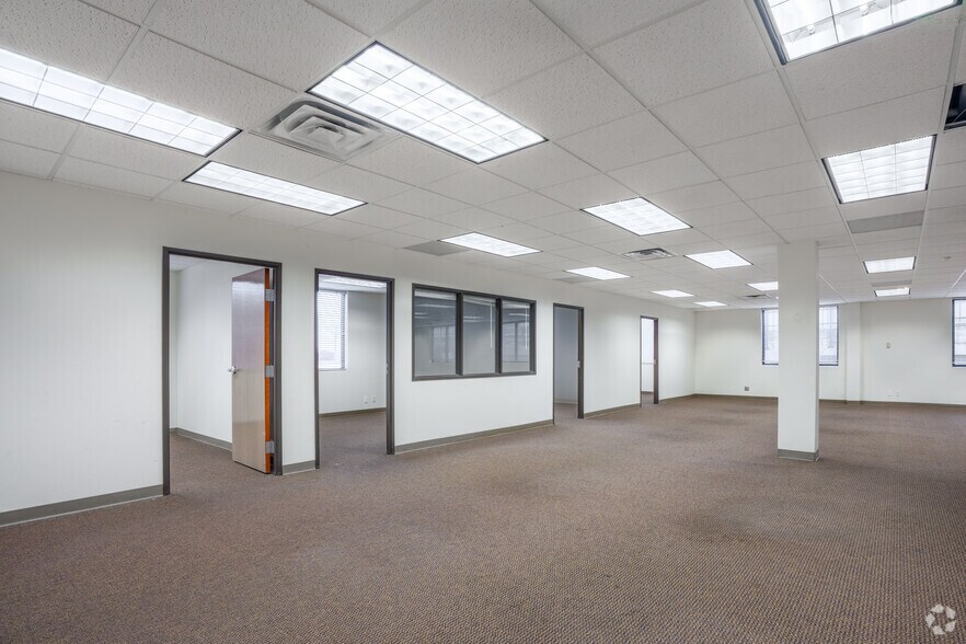More Photos Of 2821 Lackland Rd, Fort Worth Office For Sale
