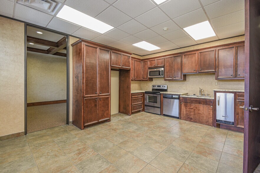 More Photos Of 821 Crossbridge Dr, Spring Office For Sale