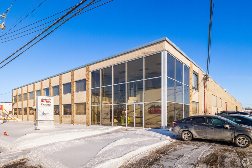 Primary Photo Of 10801 Boul Ray-Lawson, Montréal Warehouse For Lease