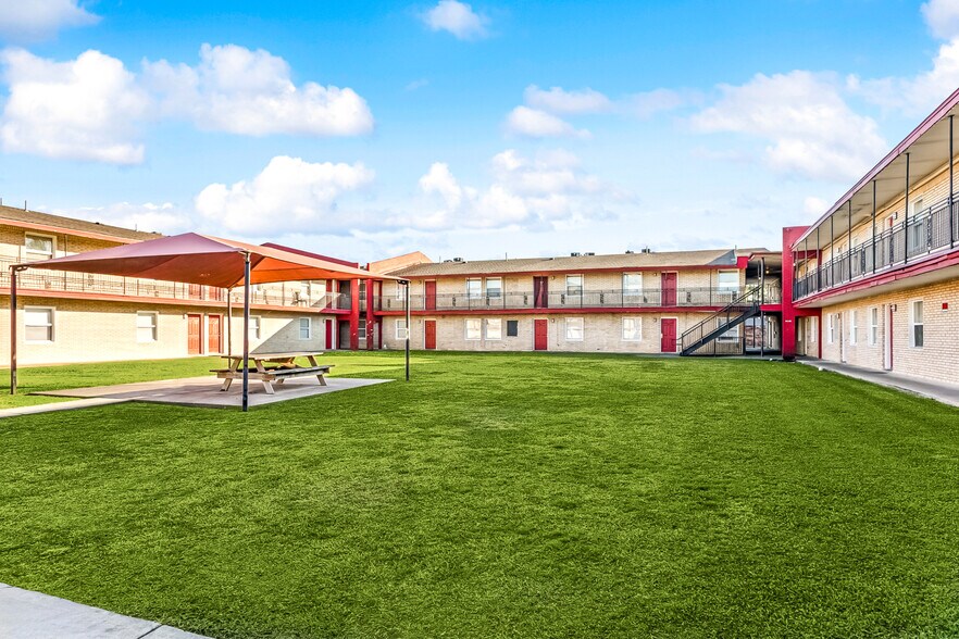 More Photos Of 3300 Garden Oaks Dr, New Orleans Apartments For Sale