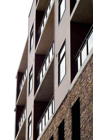 More Photos Of 16 Queen St W, Cambridge Apartments For Lease