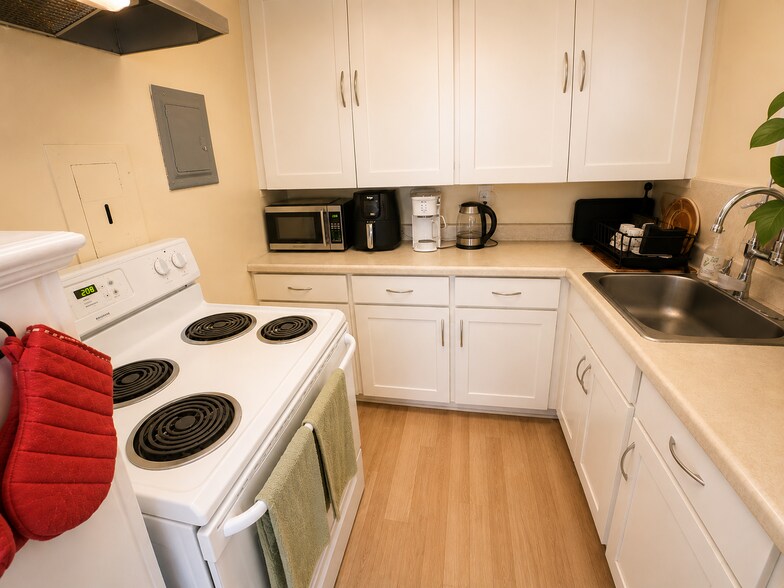 More Photos Of 1142 McKinley Ave, Oakland Apartments For Sale
