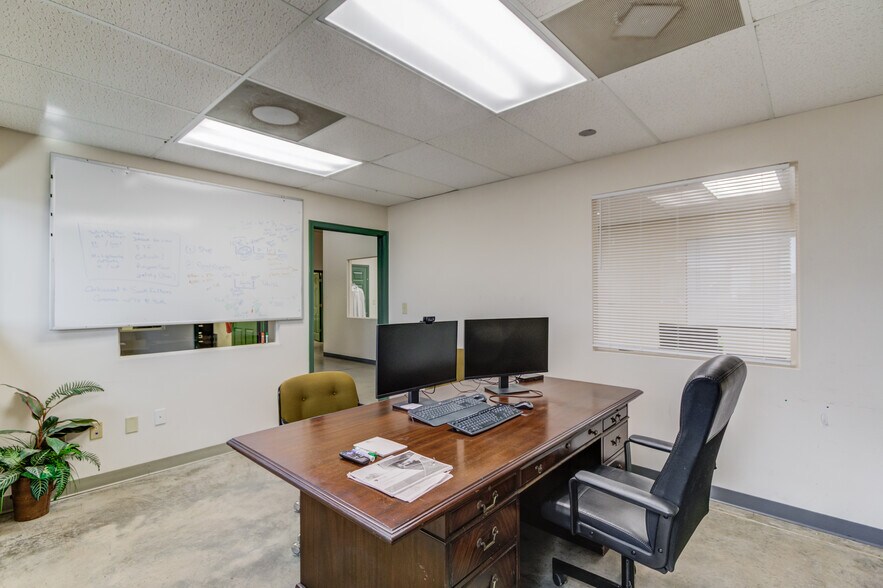 More Photos Of 3743 Old Flowery Branch Rd, Oakwood Warehouse For Lease