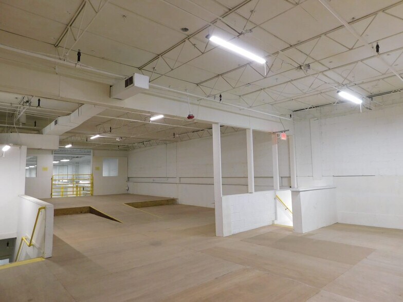 More Photos Of 325 Jay St, Coldwater Warehouse For Lease