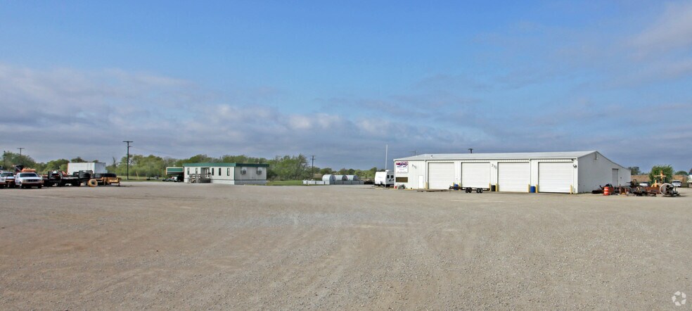 More Photos Of 10101 N Saginaw Blvd, Fort Worth Warehouse For Lease