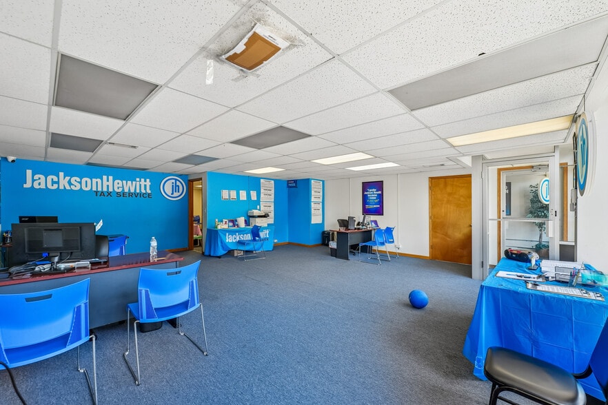 More Photos Of 6114 W North Ave, Chicago Office For Sale
