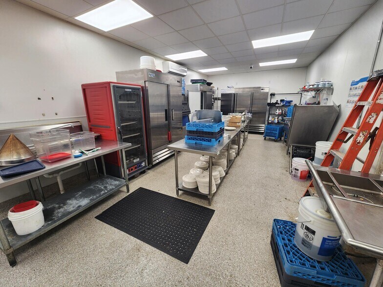 More Photos Of 250 Bordeaux Dr, Thomson General Retail For Sale