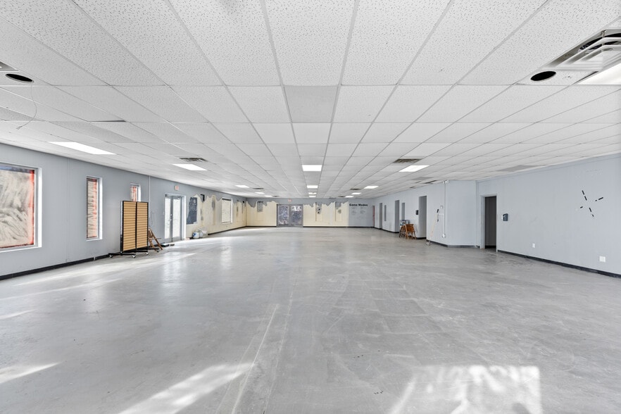 More Photos Of 2200 Union St, Bellaire Industrial For Sale