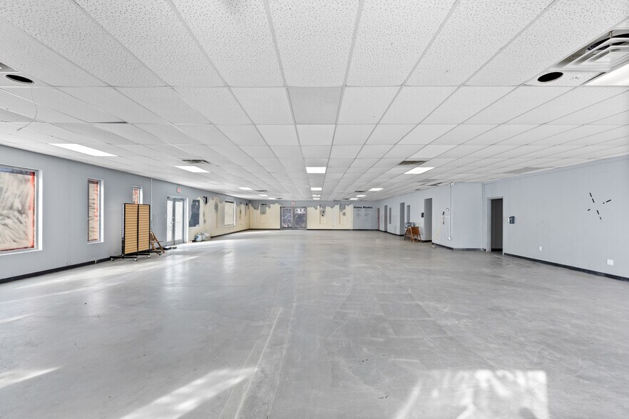 More Photos Of 2200 Union St, Bellaire Warehouse For Sale