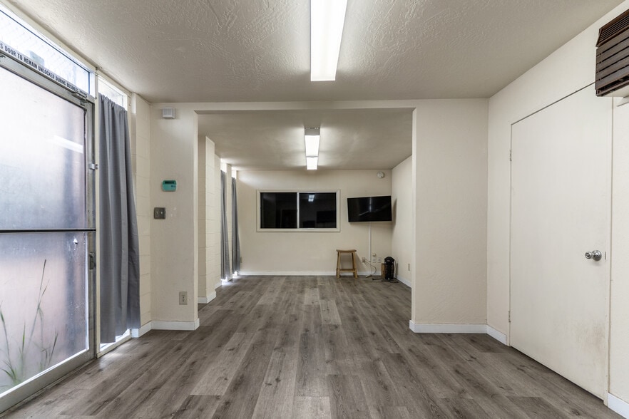 More Photos Of 1295 E 4th St, Pomona Manufacturing For Sale