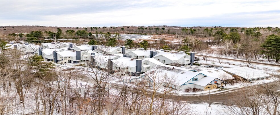 More Photos Of 35 Hurricane Ln, Williston Hotel For Sale