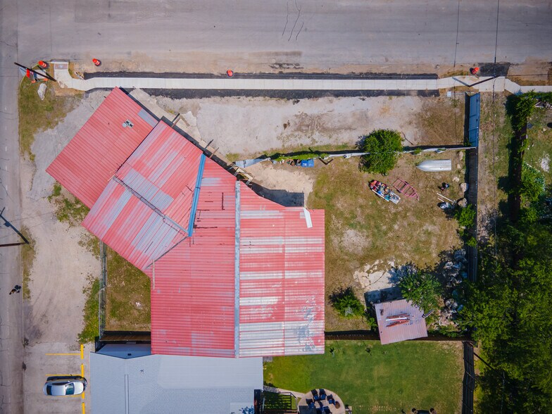 More Photos Of 800 Cincinnati Ave, San Antonio Freestanding For Sale