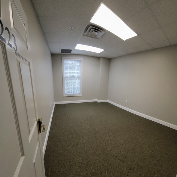 More Photos Of 1650 Murfreesboro Rd, Franklin Office For Lease