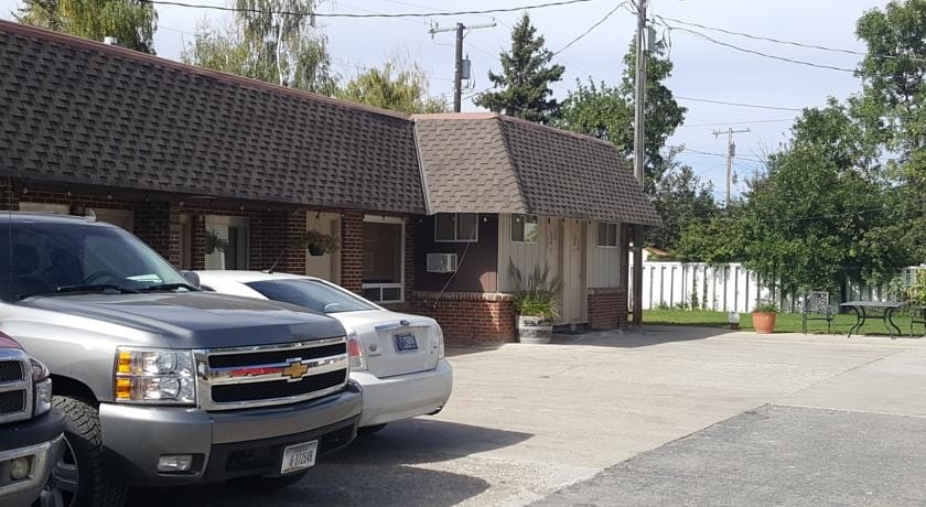 More Photos Of 216 NE Main St, Lewistown Hotel For Sale