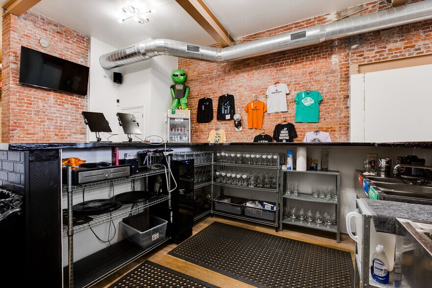 More Photos Of 827 E Warrington Ave, Pittsburgh Flex For Lease