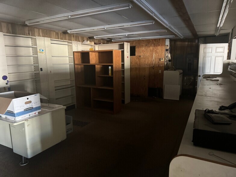 More Photos Of 100 East Main St, Hallsville Industrial For Lease