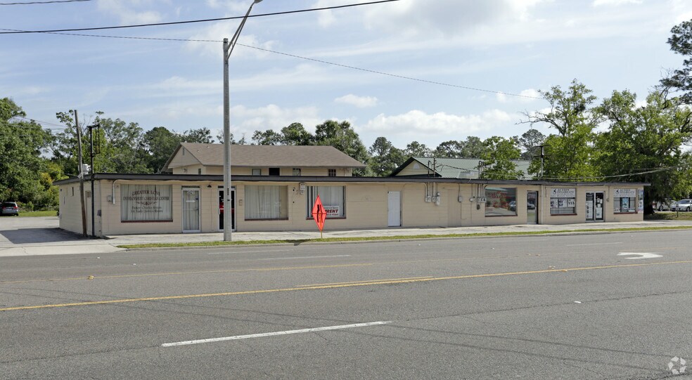 More Photos Of 5609-5611 Timuquana Rd, Jacksonville Unknown For Lease