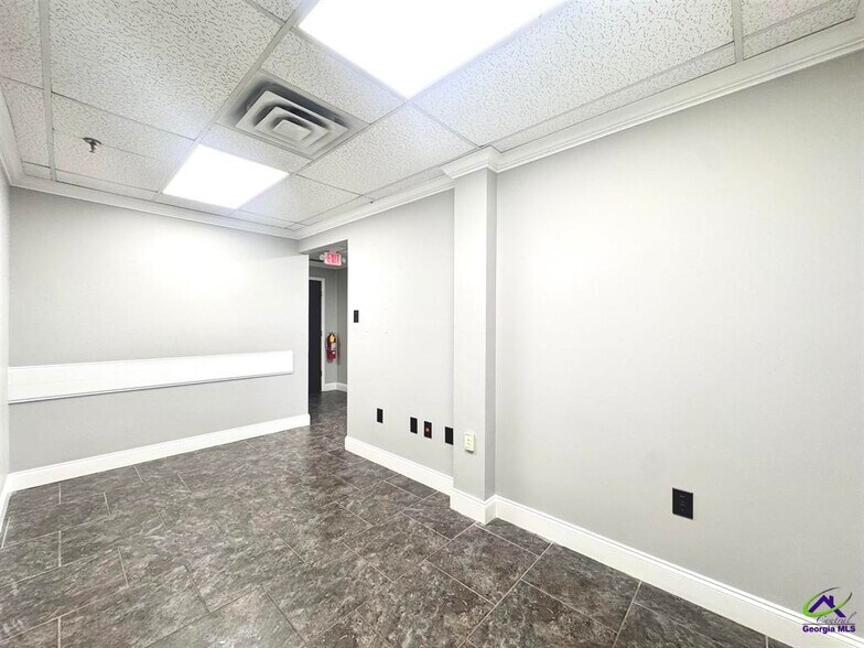 More Photos Of 801 Valley Dr, Perry Distribution For Lease