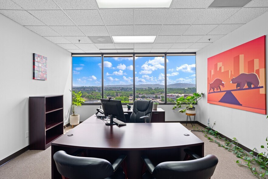 More Photos Of 222 S Sidney Baker St, Kerrville Office For Lease