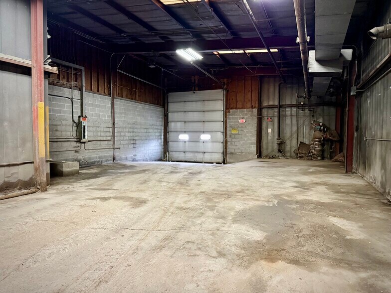 More Photos Of 21 Squires St, Cortland Warehouse For Lease